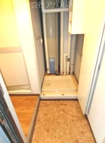 ネオハイツ平和 玄関