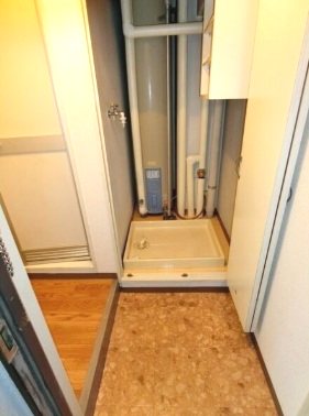 ネオハイツ平和 玄関