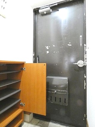 名栄ビル 玄関