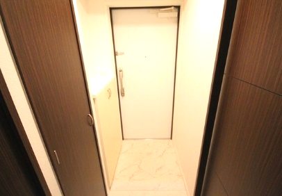 リヴシティ栄 玄関