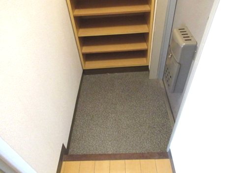 エステート大須 玄関