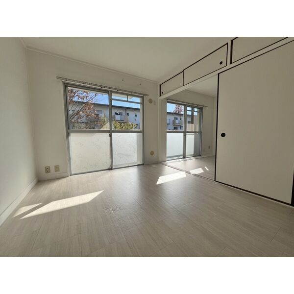 ヴィラナリー狭山　８号棟 リビング