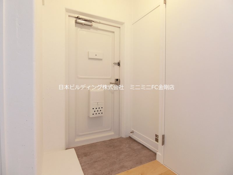 ＵＲ金剛団地　14号棟 玄関