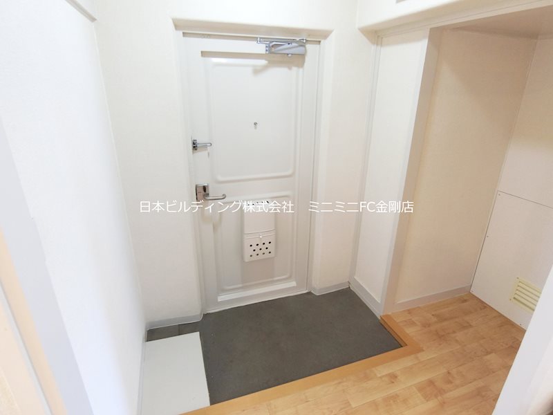 ＵＲ金剛団地　332号棟 玄関