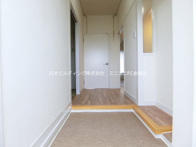 ＵＲ金剛団地　206号棟 玄関
