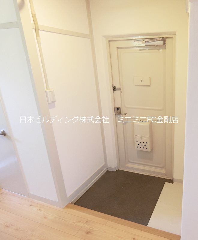 ＵＲ金剛団地　132号棟 玄関