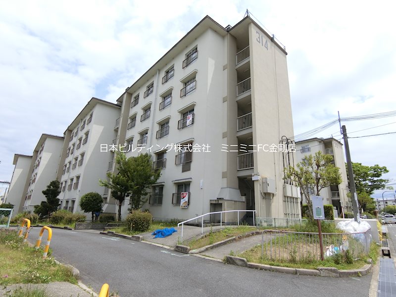 ＵＲ金剛団地　315号棟  外観写真