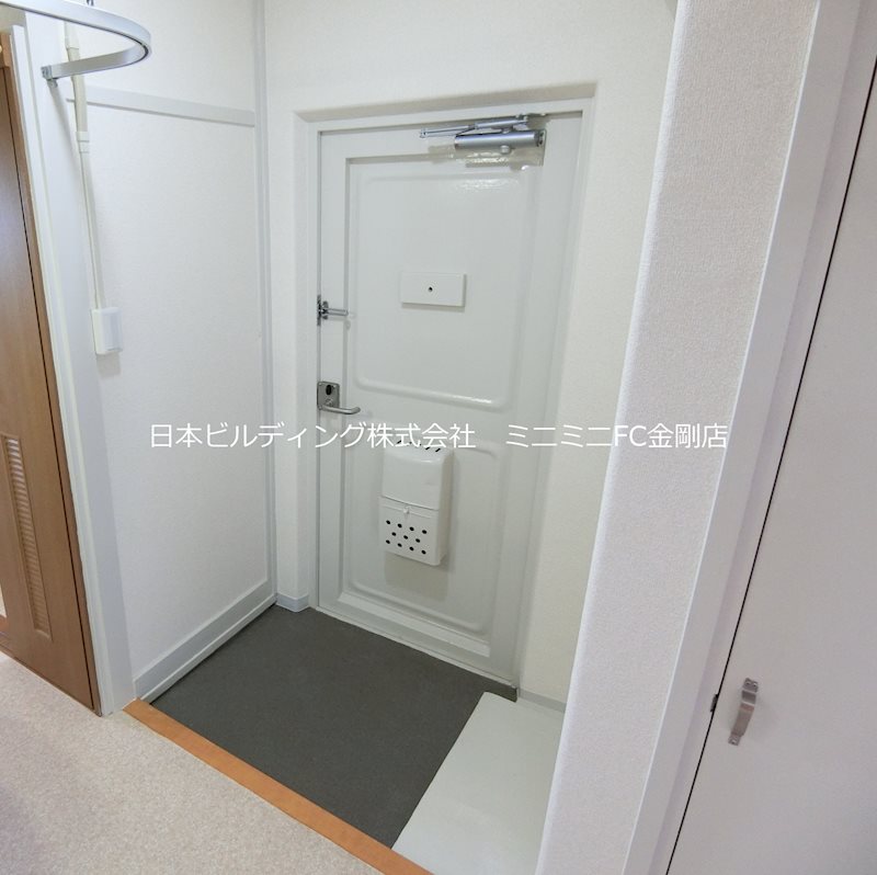 ＵＲ金剛団地　27号棟 玄関