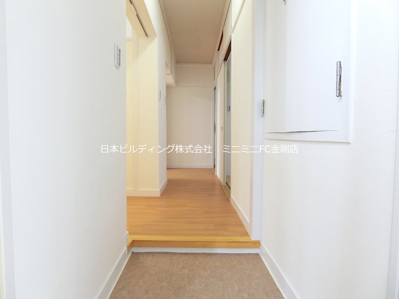 ＵＲ金剛団地　313号棟 玄関