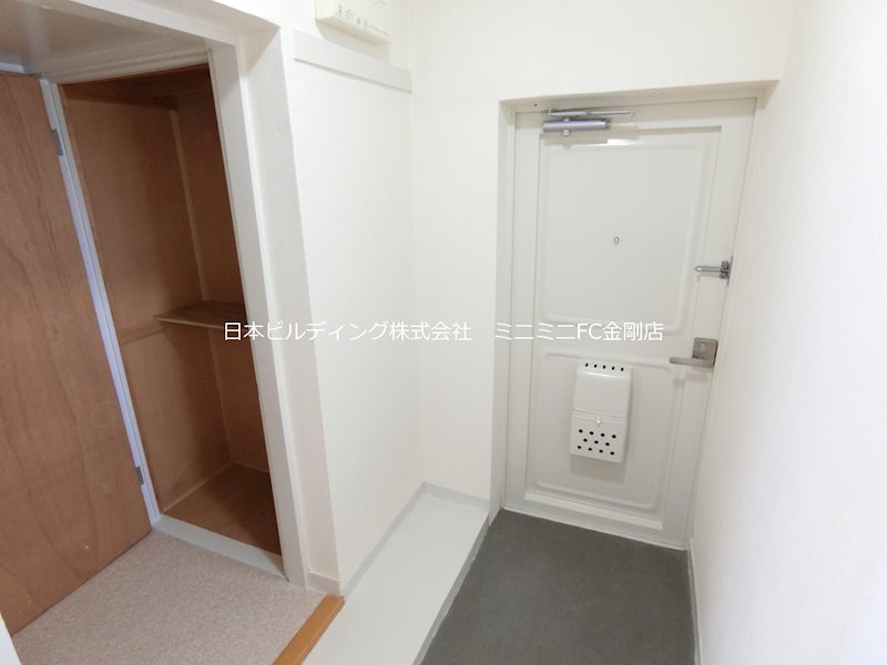 ＵＲ金剛団地　316号棟 玄関