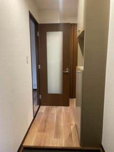 ブラウンヒルズ東山B 玄関