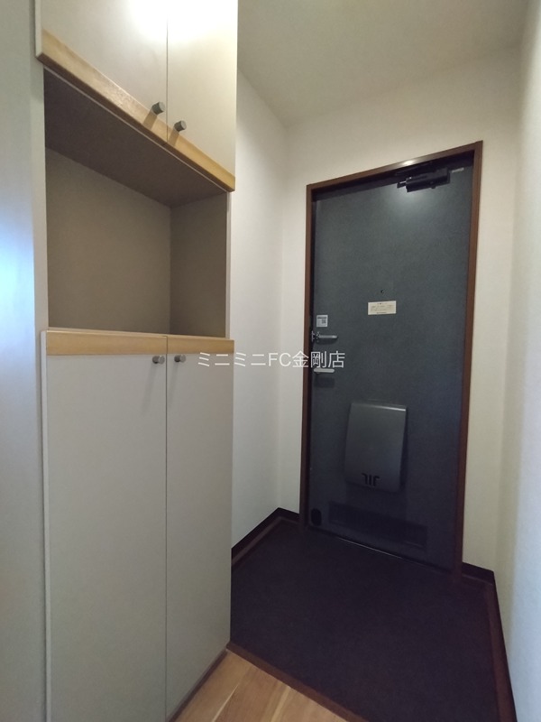 ブラウンヒルズ東山B 玄関