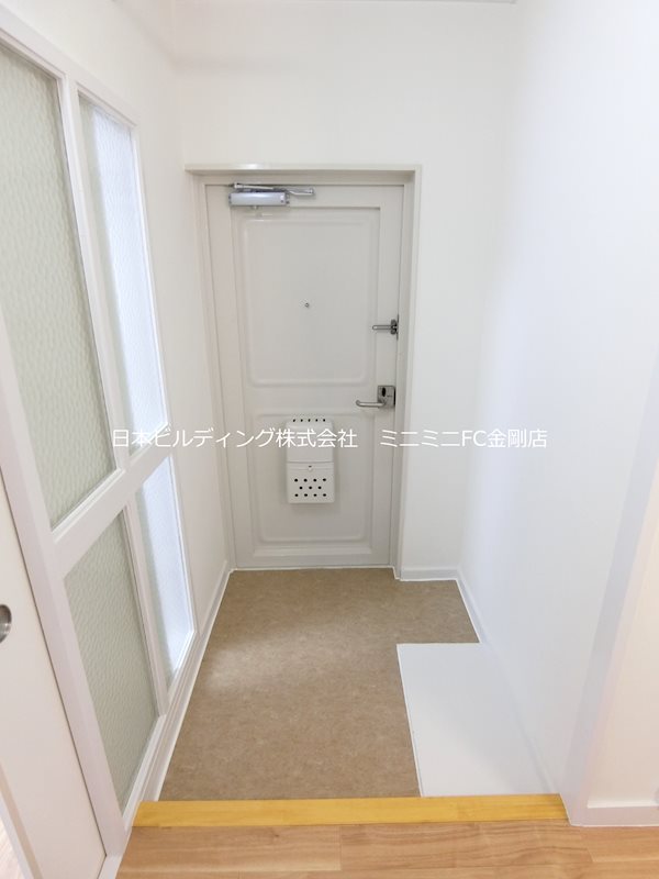 ＵＲ金剛団地　320号棟 玄関