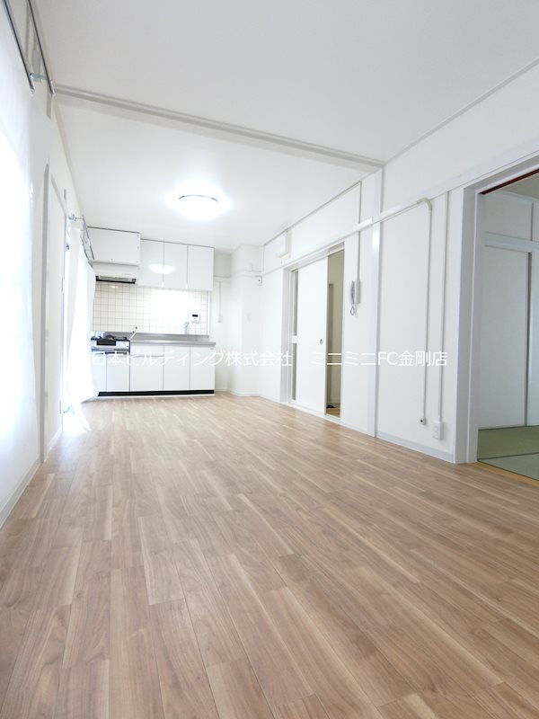ＵＲ金剛団地　320号棟 リビング