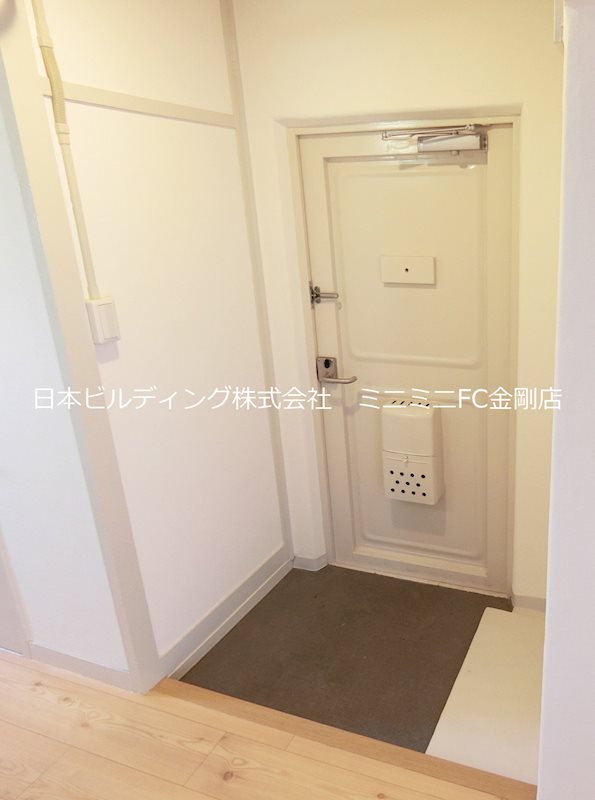 ＵＲ金剛団地　605号棟 玄関