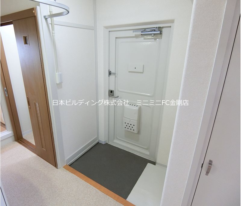 ＵＲ金剛団地　308号棟 玄関