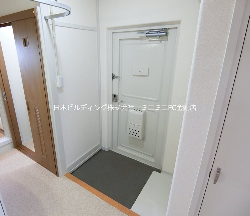 ＵＲ金剛団地　307号棟  玄関