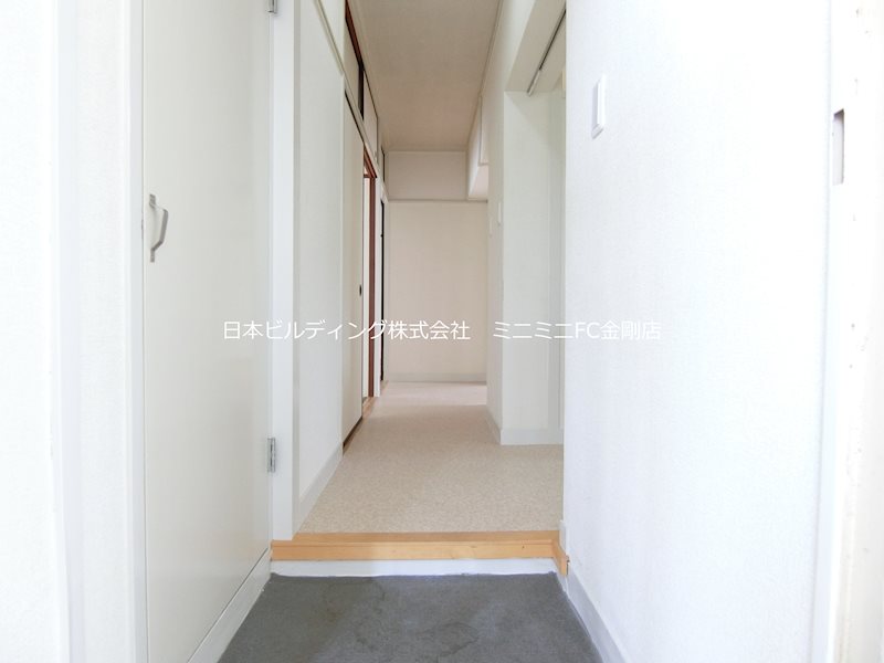 ＵＲ金剛団地　314号棟  玄関