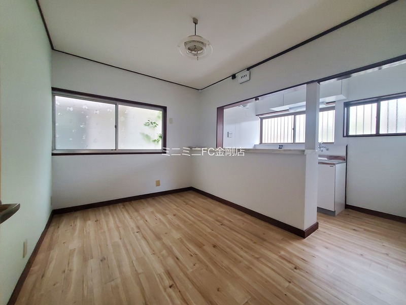 木戸西町3丁目戸建 リビング