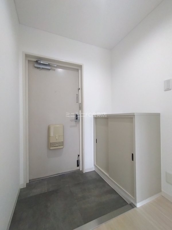 プレスト・コート壱番館 玄関