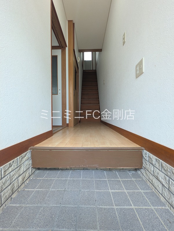 河内長野末広町連棟貸家  玄関