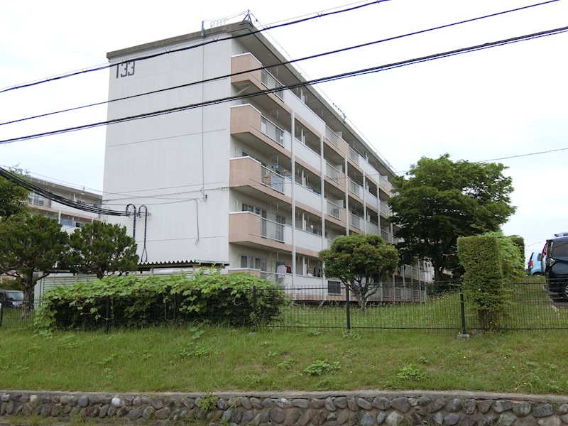 ＵＲ金剛団地　133号棟 外観