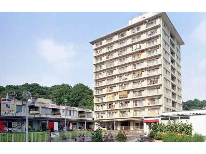 UR泉北茶山台三丁団地10棟 外観写真