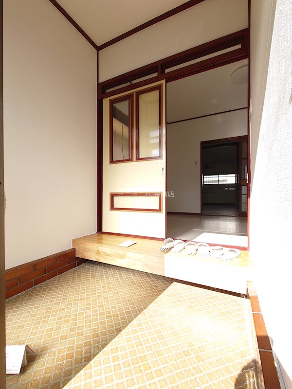 木戸西町３丁目一戸建  玄関