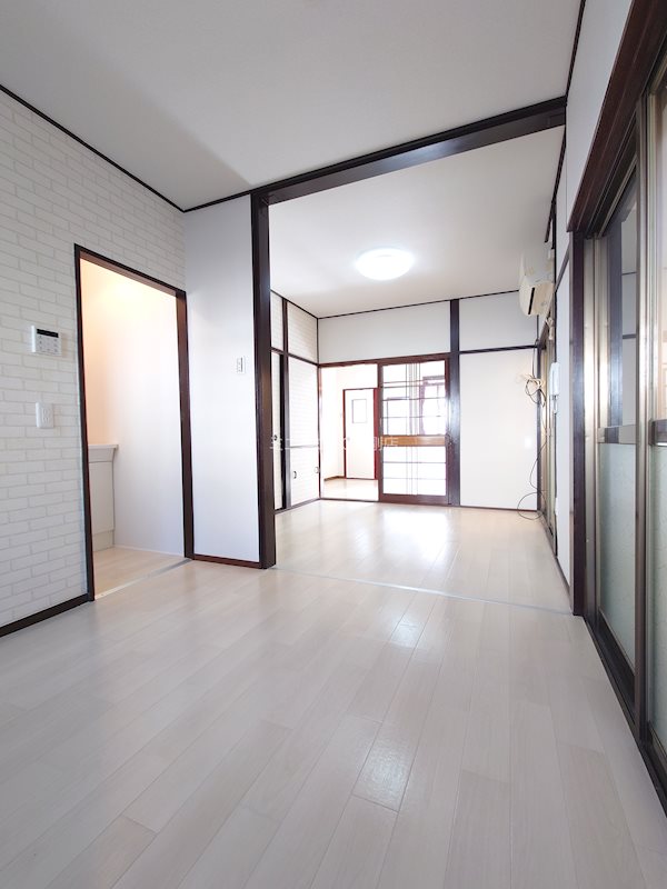 木戸西町３丁目一戸建  リビング