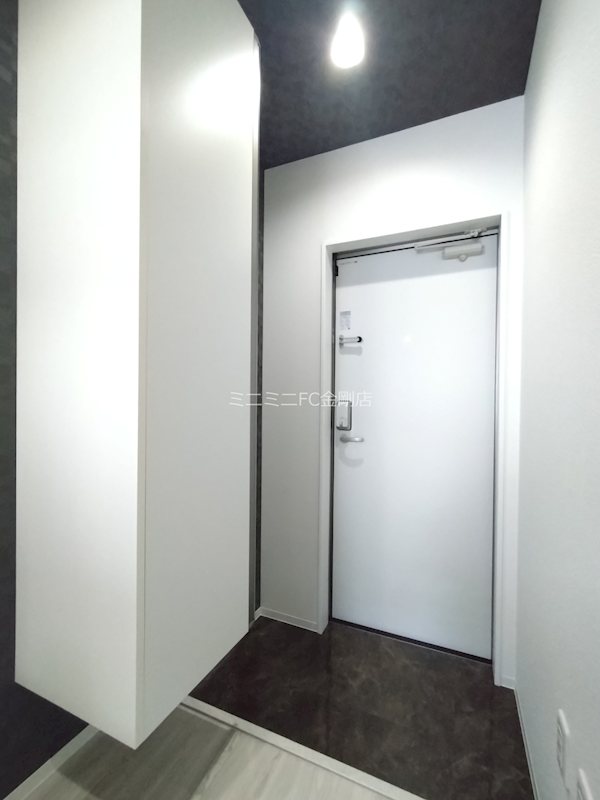 エヌエムキャトフヴァントゥレーズノース 玄関