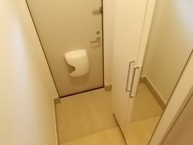 フローレスタ 玄関