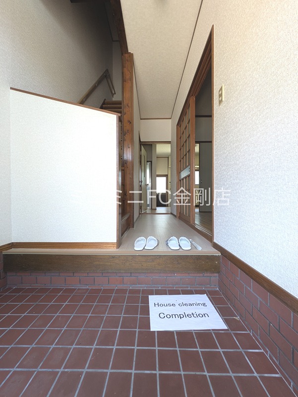 富田林市藤沢台二戸貸家 右 玄関