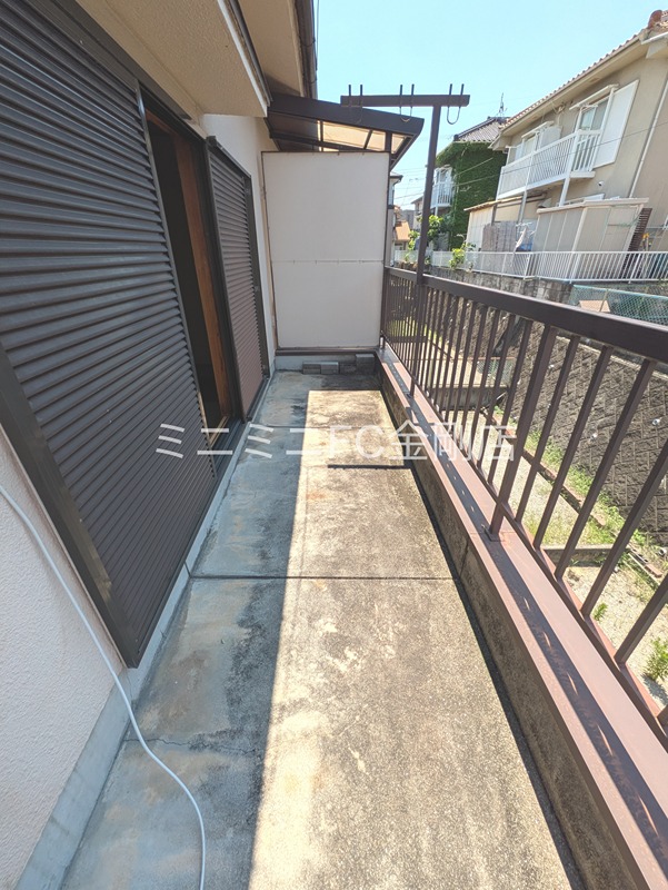 富田林市藤沢台二戸貸家 右 ベランダ