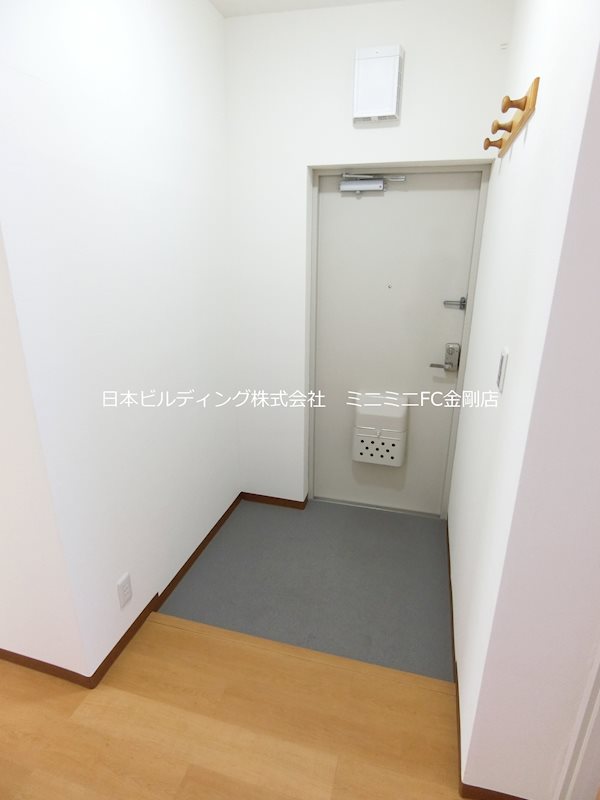 フレール金剛　352号棟 玄関