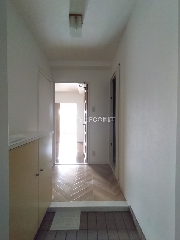 エルファミーレ富田林 玄関