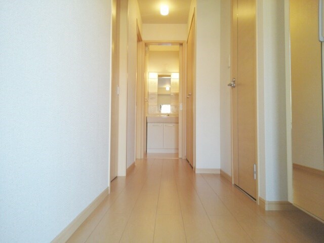 レジデンスイナリA 玄関