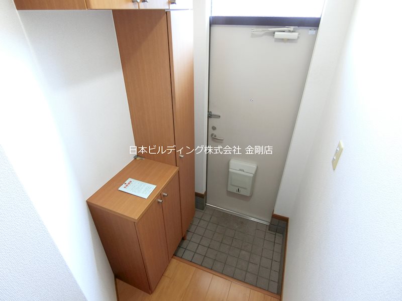 フィル・ヒューゲル 玄関