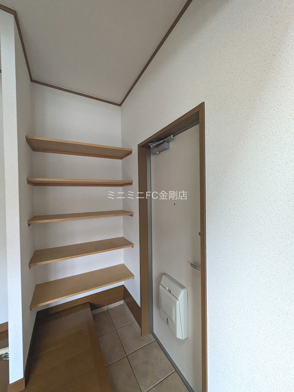 ラビアンローズ 玄関