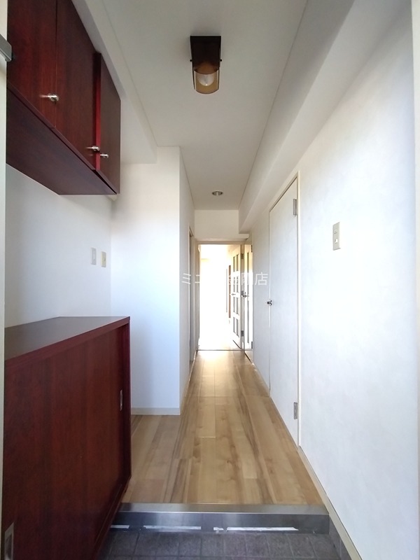 セルサス和泉  玄関