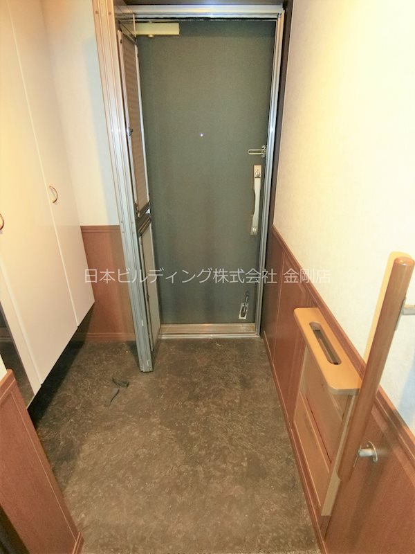 ルナコート富田林 玄関