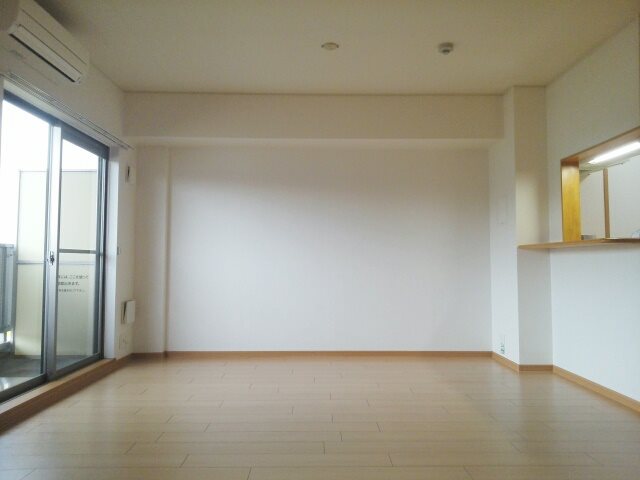 インヴィテ・ボヌールⅡ番館  リビング