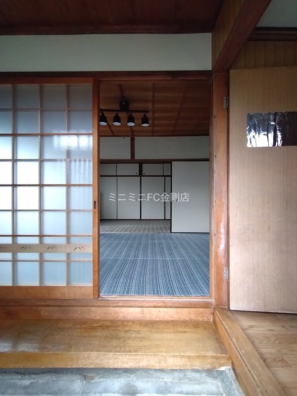 和泉市万町戸建 玄関