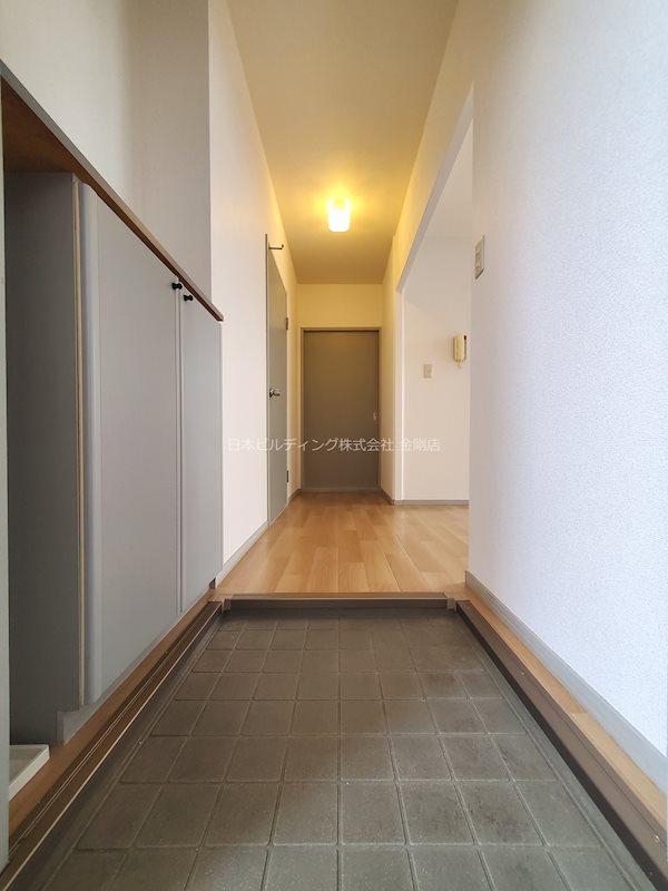 ヴィラージュ北野田 A棟  玄関