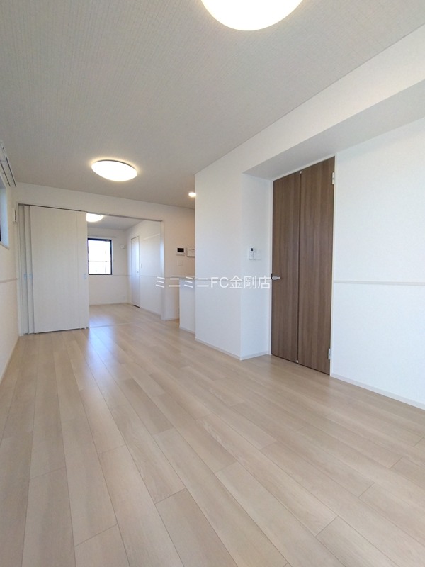 エヌ　プラス リビング