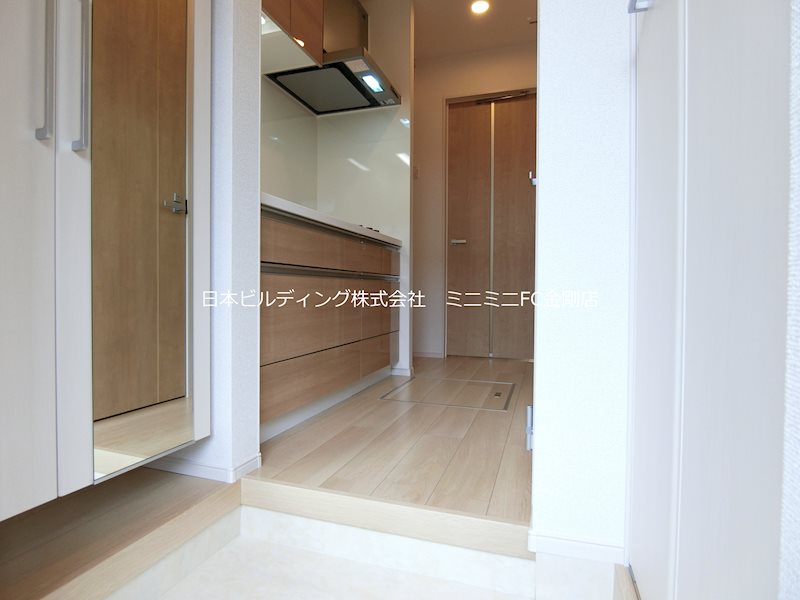 サンプラザ金剛 玄関