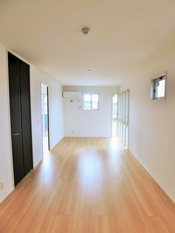 ディーモンテ深井沢町 リビング