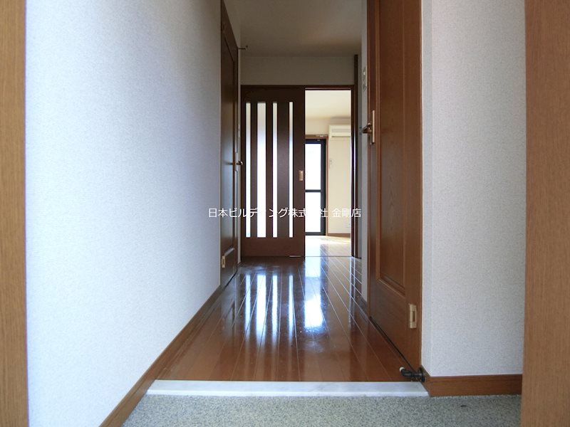 エステ・ラグーナ七番館 玄関