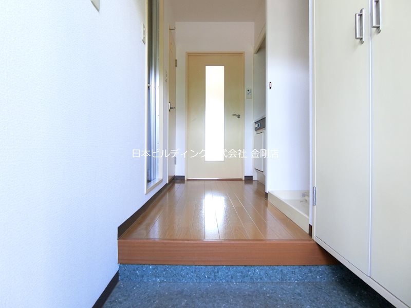 クレアール西川 玄関