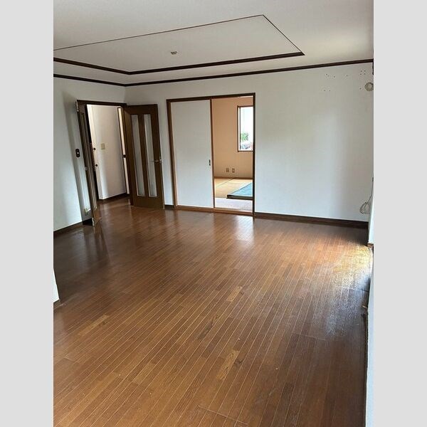 美加の台1丁目戸建 リビング