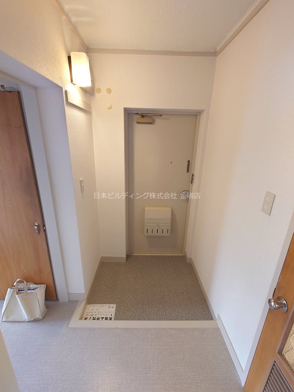 ヴィラナリー千代田1号棟 玄関